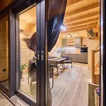 Luxe Timber & Relaxing Bath By Interhome *