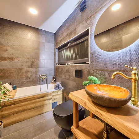 בקתה Luxe Timber & Relaxing Bath By Interhome
