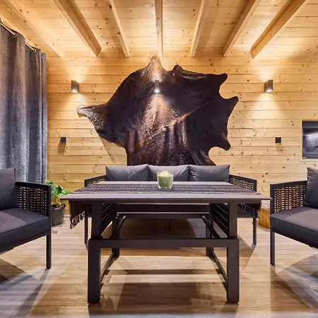 Luxe Timber & Relaxing Bath By Interhome בקתה