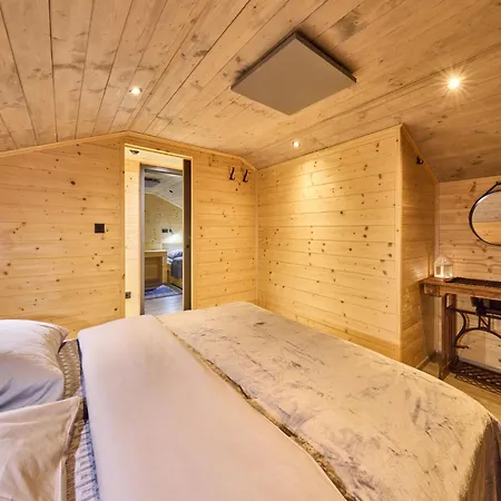 Luxe Timber & Relaxing Bath By Interhome בקתה מלאדה בוקי
