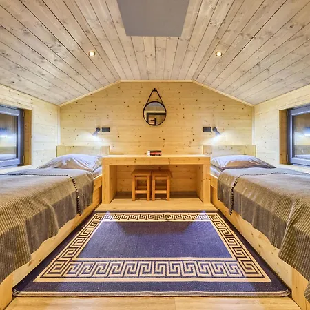 Luxe Timber & Relaxing Bath By Interhome מלאדה בוקי