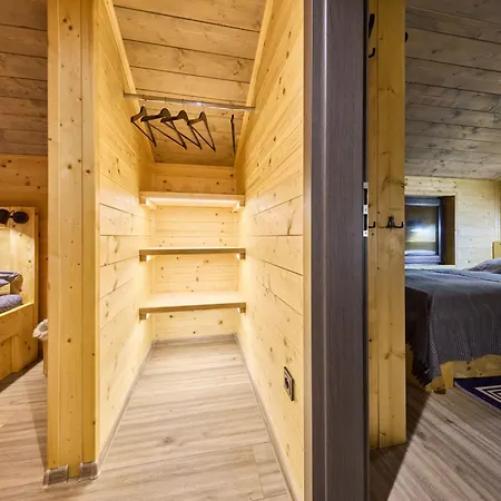 Luxe Timber & Relaxing Bath By Interhome