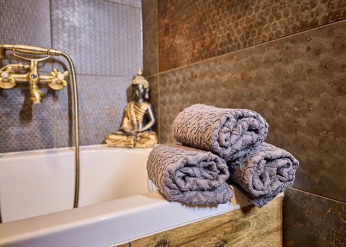 Chalet Luxe Timber & Relaxing Bath By Interhome *